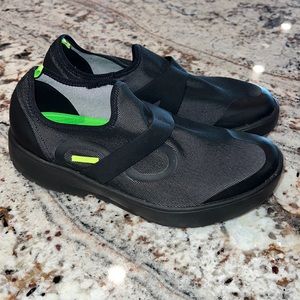 Oofos Mens OOmg Fibre low sneakers Sz 10